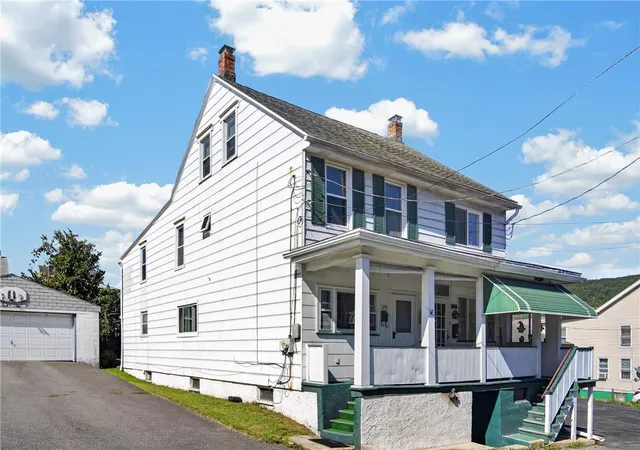 Photo 2 of Single family home for sale at 124 Fisher Ave, Coaldale, PA 18218 | MLS# 784424 | Listing updated on 2026-10-08