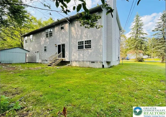 Photo 3 of Single family home for sale at 1226 Country Pl Dr, Tobyhanna, PA 18466 | MLS# 783618 | Listing updated on 2026-10-12