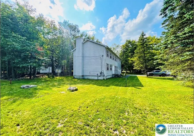 Photo 4 of Single family home for sale at 1226 Country Pl Dr, Tobyhanna, PA 18466 | MLS# 783618 | Listing updated on 2026-10-12