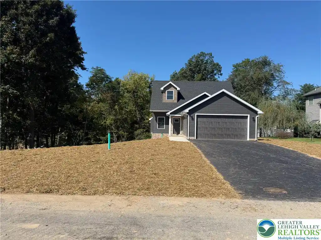 Photo 1 of Single family home for sale at 801 Dickeys Dr, Chambersburg, PA 17202 | MLS# 784753 | Listing updated on 2026-10-26