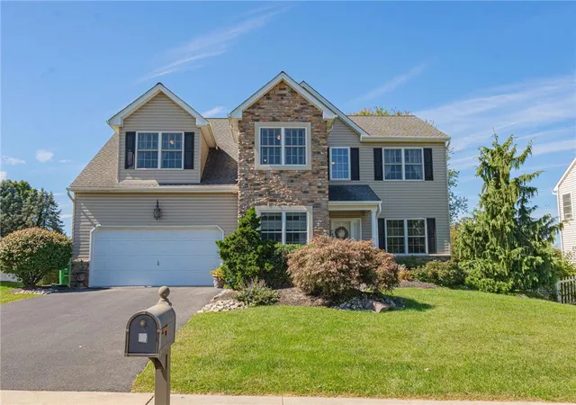 Photo 2 of Single family home for sale at 14 N Ridge Ct, Easton, PA 18045 | MLS# 784989 | Listing updated on 2026-10-09