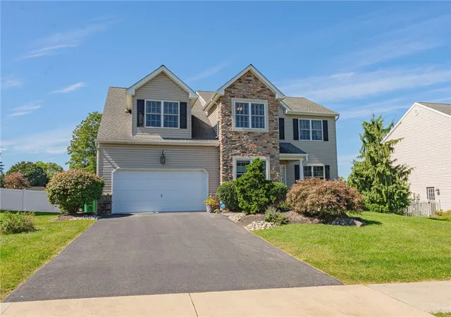 Photo 3 of Single family home for sale at 14 N Ridge Ct, Easton, PA 18045 | MLS# 784989 | Listing updated on 2026-10-09