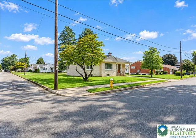 Photo 3 of Sale Pending at 1722 S Albert St, Allentown, PA 18103 | MLS# 785087 | Listing updated on 2026-10-11