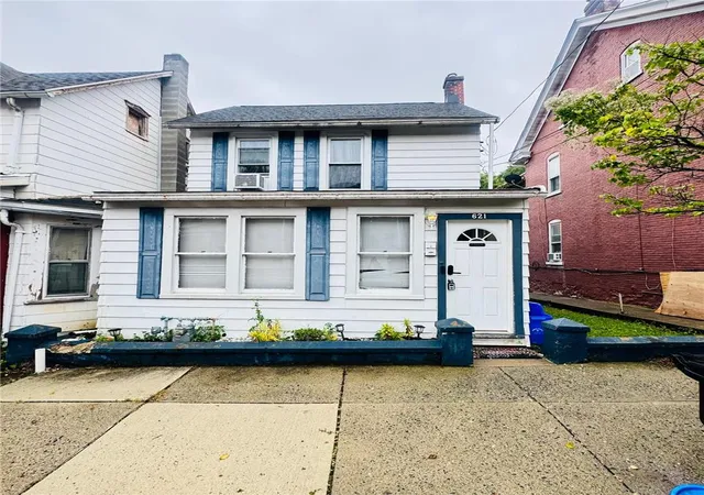 Photo 2 of Single family home for sale at 621 Pawnee St, Bethlehem, PA 18015 | MLS# 785106 | Listing updated on 2026-09-24