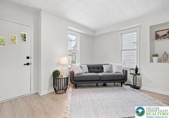 Photo 3 of Single family home for sale at 635 Spring St, Bethlehem, PA 18018 | MLS# 785108 | Listing updated on 2026-09-24