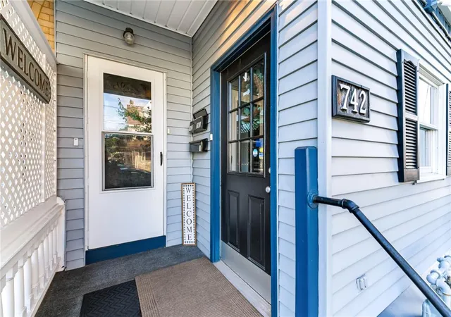 Photo 2 of Townhouse for sale at 742 Linden St, Bethlehem, PA 18018 | MLS# 784831 | Listing updated on 2026-10-02