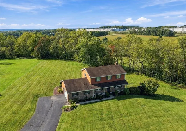 Photo 2 of Sale Pending at 3834 Estate Dr, Schnecksville, PA 18078 | MLS# 784925 | Listing updated on 2026-09-29