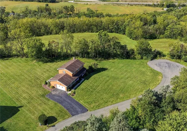 Photo 3 of Sale Pending at 3834 Estate Dr, Schnecksville, PA 18078 | MLS# 784925 | Listing updated on 2026-09-29
