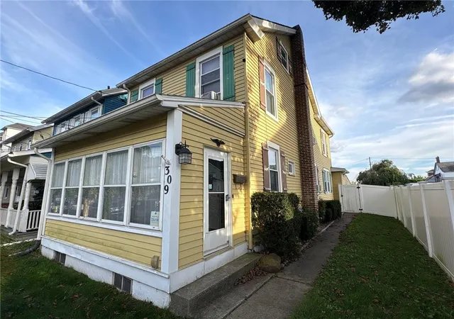 Photo 2 of Single family home for sale at 309 Mulberry St, Catasauqua, PA 18032 | MLS# 785114 | Listing updated on 2026-09-24