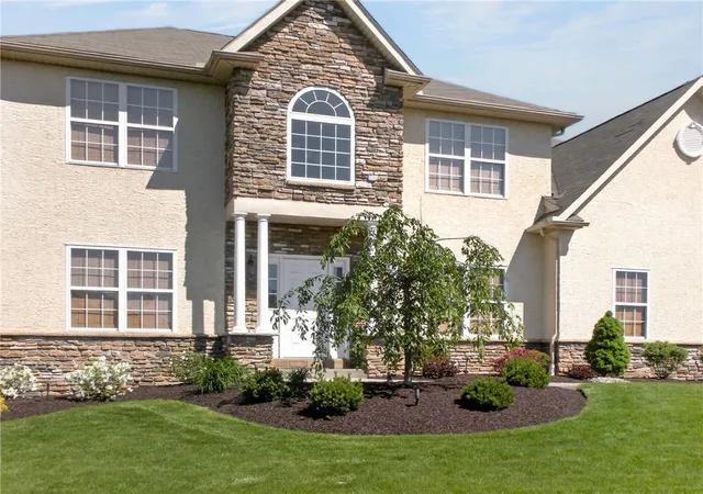 Photo 3 of Sale Pending at 716 Mohican Dr, Easton, PA 18040 | MLS# 785151 | Listing updated on 2026-09-26
