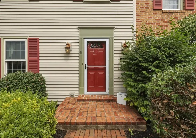 Photo 3 of Sale Pending at 1285 Clearview Cir, Allentown, PA 18103 | MLS# 784922 | Listing updated on 2026-10-05