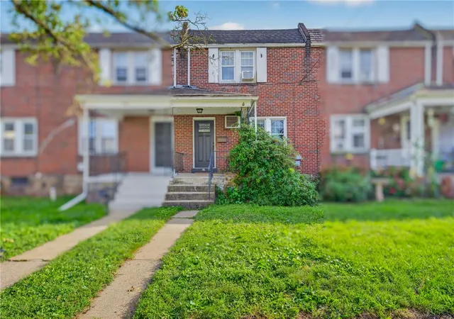 Photo 2 of Townhouse for sale at 705 Spring St, Bethlehem, PA 18018 | MLS# 785186 | Listing updated on 2026-10-12