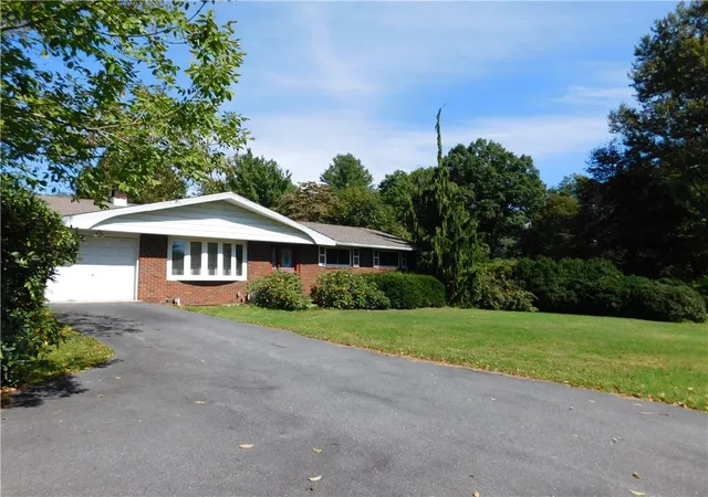 Photo 2 of Single family home for sale at 297 E Main, Tamaqua, PA 18252 | MLS# 785212 | Listing updated on 2026-10-02