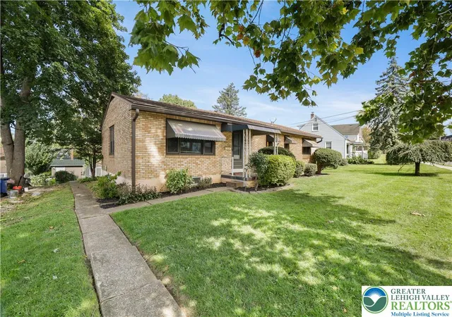 Photo 2 of Sale Pending at 1539 Spring Garden St, Easton, PA 18042 | MLS# 785309 | Listing updated on 2026-10-07