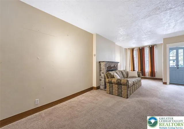 Photo 2 of Townhouse for sale at 817 N Penn St, Allentown, PA 18102 | MLS# 785313 | Listing updated on 2026-09-28