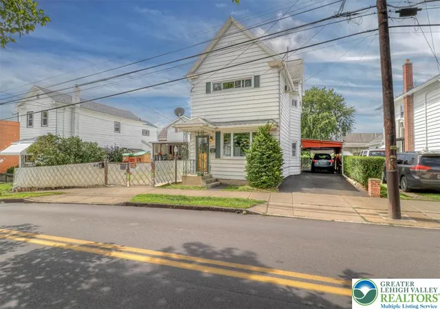 Photo 2 of Single family home for sale at 423 Northampton St, Wilkes Barre, PA 18702 | MLS# 785421 | Listing updated on 2026-09-29