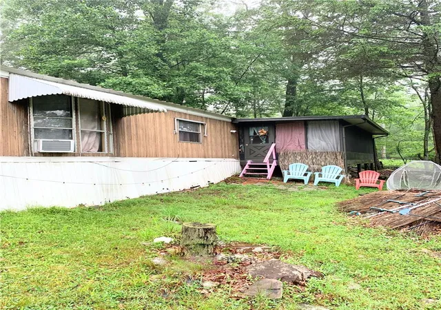 Photo 3 of Manufactured home for sale at 127 Pinecone Trl, Scotrun, PA 18355 | MLS# 784654 | Listing updated on 2026-09-29