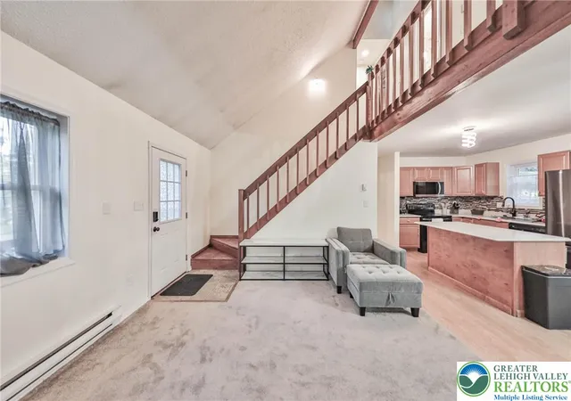 Photo 3 of Single family home for sale at 2114 Lakeview Rd, Bushkill, PA 18324 | MLS# 785441 | Listing updated on 2026-09-30