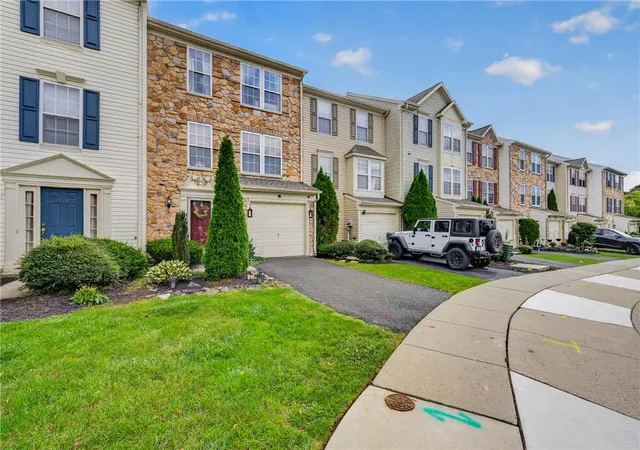 Photo 2 of Sale Pending at 4044 Tournament Ct, Center Valley, PA 18034 | MLS# 785256 | Listing updated on 2026-10-05
