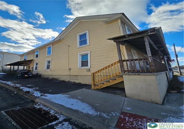 Photo 3 of Single family home for sale at 226 E Water St, Coaldale, PA 18218 | MLS# 785473 | Listing updated on 2026-09-30