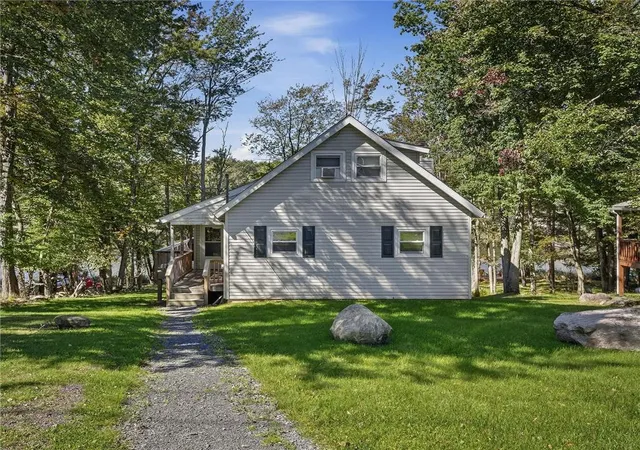 Photo 3 of Single family home for sale at 5170 Classic Dr, Tobyhanna, PA 18466 | MLS# 785483 | Listing updated on 2026-09-30