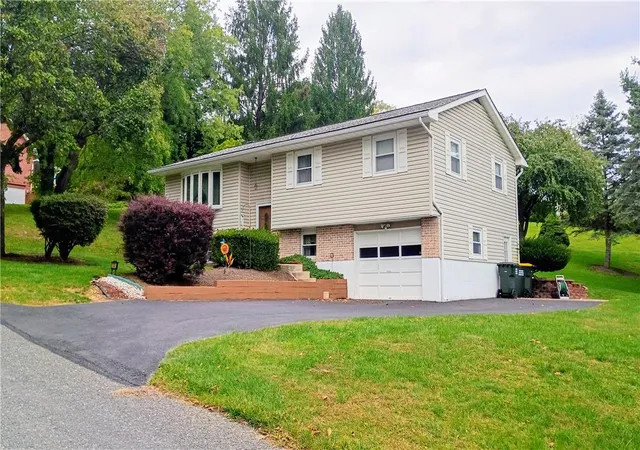 Photo 3 of Sale Pending at 6301 Meadowview Rd, Germansville, PA 18053 | MLS# 785153 | Listing updated on 2026-10-06