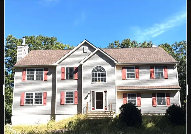 Photo 1 of Single family home for sale at 310 Lees Run Cir, East Stroudsburg, PA 18302 | MLS# 785216 | Listing updated on 2026-10-01