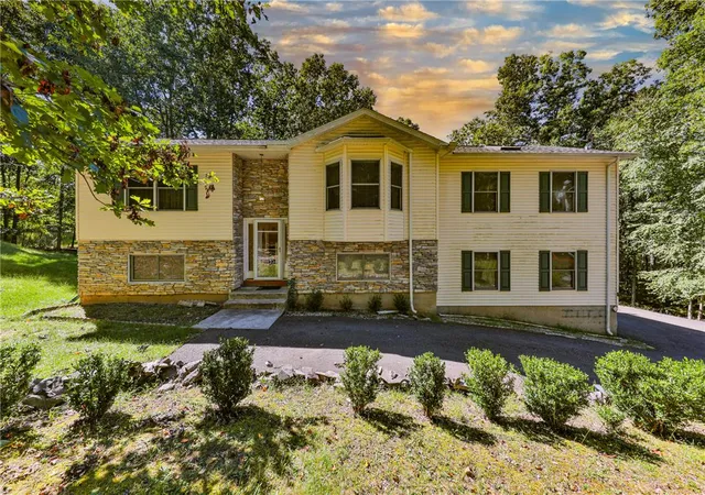 Photo 1 of Single family home for sale at 3359 Trafalgar Ave, East Stroudsburg, PA 18302 | MLS# 783322 | Listing updated on 2026-10-01