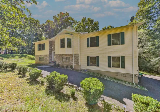 Photo 2 of Single family home for sale at 3359 Trafalgar Ave, East Stroudsburg, PA 18302 | MLS# 783322 | Listing updated on 2026-10-01
