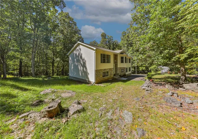 Photo 3 of Single family home for sale at 3359 Trafalgar Ave, East Stroudsburg, PA 18302 | MLS# 783322 | Listing updated on 2026-10-01