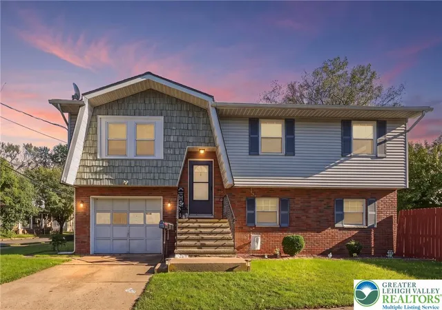 Photo 2 of Single family home for sale at 392 Northampton St, Kingston, PA 18704 | MLS# 785526 | Listing updated on 2026-10-07