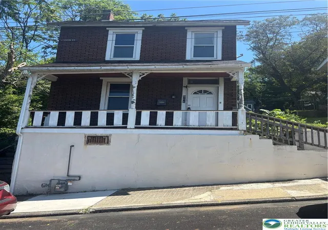 Photo 1 of Single family home for sale at 901 Vernon St, Bethlehem, PA 18015 | MLS# 785548 | Listing updated on 2026-10-01