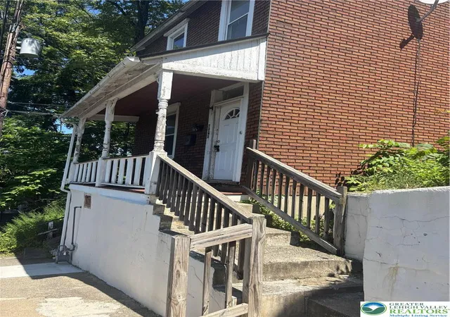Photo 2 of Single family home for sale at 901 Vernon St, Bethlehem, PA 18015 | MLS# 785548 | Listing updated on 2026-10-01