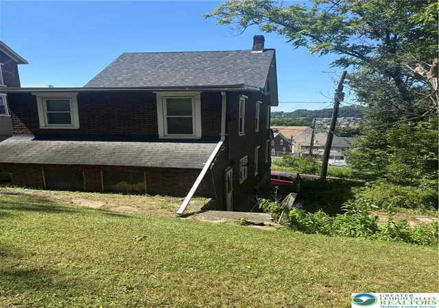 Photo 3 of Single family home for sale at 901 Vernon St, Bethlehem, PA 18015 | MLS# 785548 | Listing updated on 2026-10-01