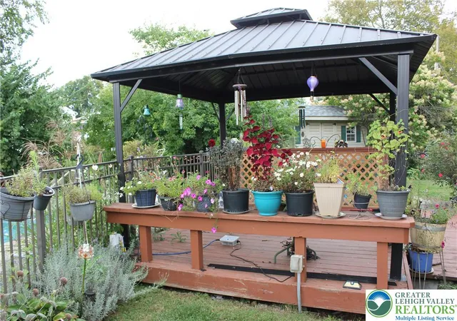 Photo 3 of Sale Pending at 2104 Pinehurst Rd, Bethlehem, PA 18018 | MLS# 785562 | Listing updated on 2026-10-06