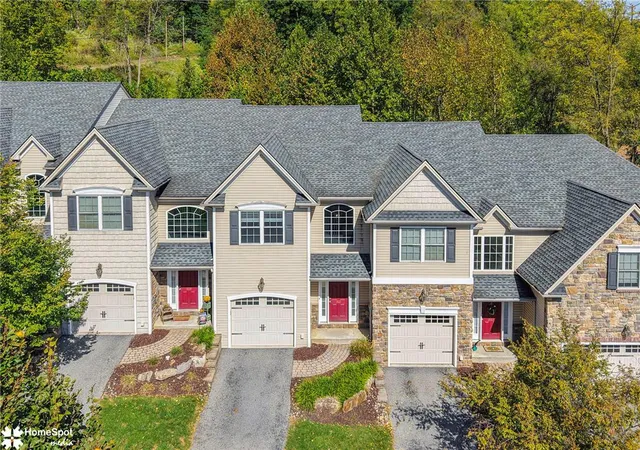 Photo 2 of Townhouse for sale at 1621 Finches Garden Rd, Bethlehem, PA 18015 | MLS# 785591 | Listing updated on 2026-10-02