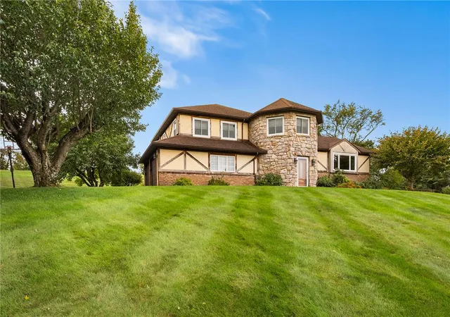 Photo 2 of Single family home for sale at 947 Tamenend Rd, Bath, PA 18014 | MLS# 785603 | Listing updated on 2026-10-03