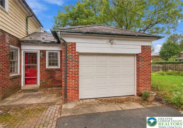 Photo 3 of Single family home for sale at 615 N 26th Street, Allentown, PA 18104 | MLS# 785623 | Listing updated on 2026-10-02