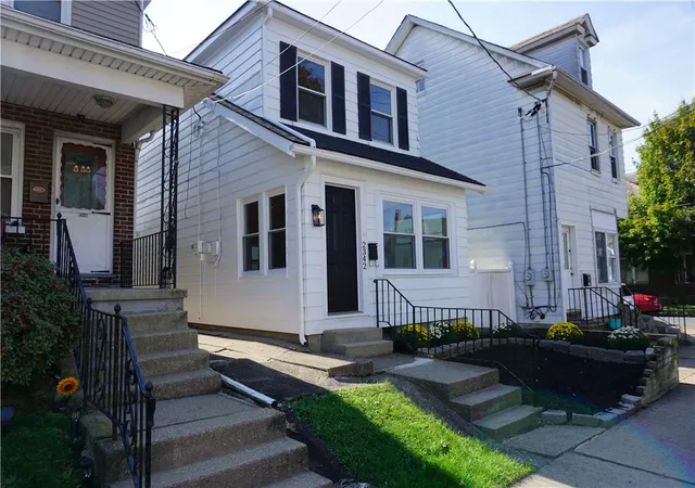 Photo 3 of Single family home for sale at 2342 Forest St, Easton, PA 18042 | MLS# 785621 | Listing updated on 2026-10-02