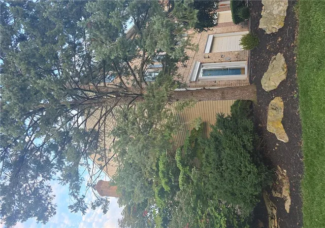 Photo 3 of Townhouse for sale at 977 Barnside Ct, Allentown, PA 18103 | MLS# 785647 | Listing updated on 2026-10-06