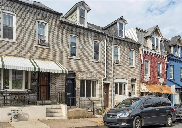 Photo 2 of Townhouse for sale at 411 Gordon St, Allentown, PA 18102 | MLS# 785645 | Listing updated on 2026-10-03