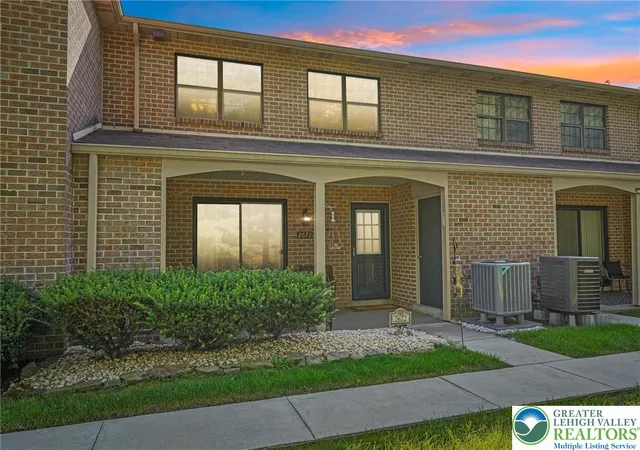 Townhouse for sale at 2672 Rolling Green Pl, Macungie, PA 18062 | MLS# 785507