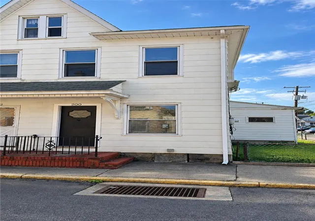 Photo 1 of Single family home for sale at 200 S Coal St, Shamokin, PA 17872 | MLS# 785656 | Listing updated on 2026-10-04