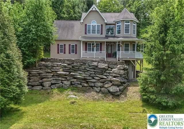 Photo 2 of Single family home for sale at 312 Reagan Dr, East Stroudsburg, PA 18301 | MLS# 785671 | Listing updated on 2026-10-05