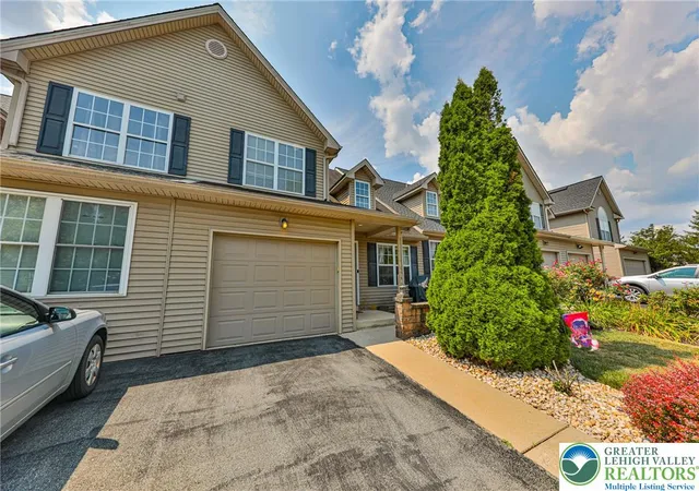 Photo 2 of Townhouse for sale at 4034 Evergreen Rd, Allentown, PA 18104 | MLS# 785684 | Listing updated on 2026-10-11