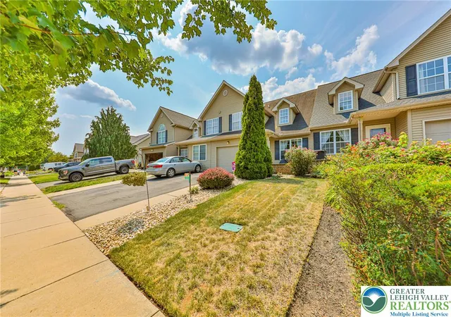 Photo 3 of Townhouse for sale at 4034 Evergreen Rd, Allentown, PA 18104 | MLS# 785684 | Listing updated on 2026-10-11