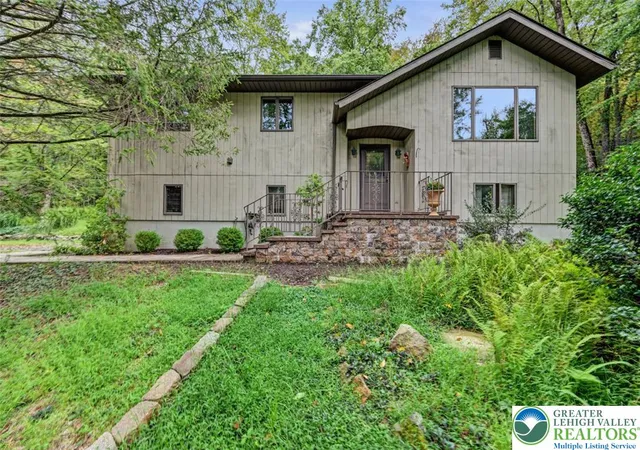 Photo 2 of Single family home for sale at 2311 Woodhaven Dr, Saylorsburg, PA 18353 | MLS# 784745 | Listing updated on 2026-10-05