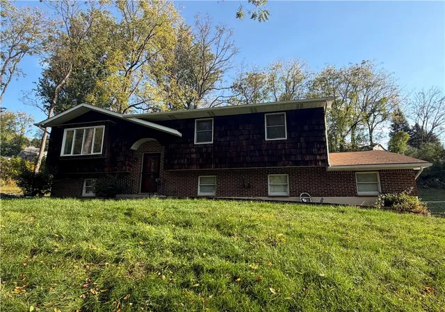 Photo 2 of Single family home for sale at 550 Ironwood Rd, Walnutport, PA 18088 | MLS# 785879 | Listing updated on 2026-10-08