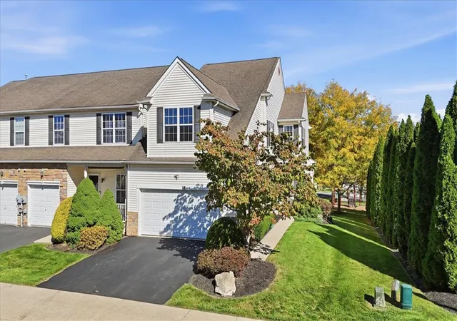 Photo 2 of Townhouse for sale at 37 Cobblestone Dr, Palmer Twp, PA 18045 | MLS# 785802 | Listing updated on 2026-10-09
