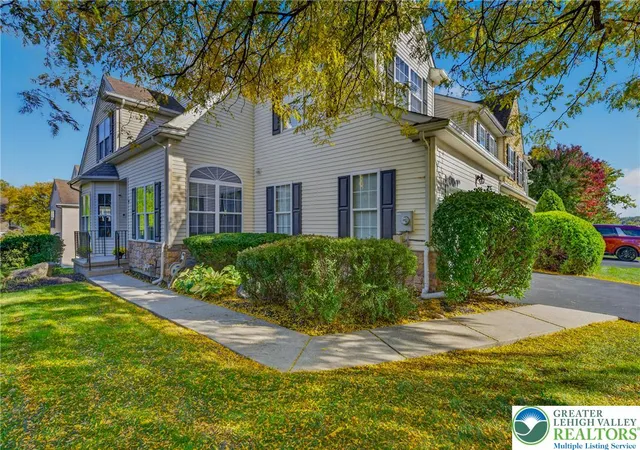 Photo 2 of Sale Pending at 27 Cobblestone Dr, Easton, PA 18045 | MLS# 785906 | Listing updated on 2026-10-11